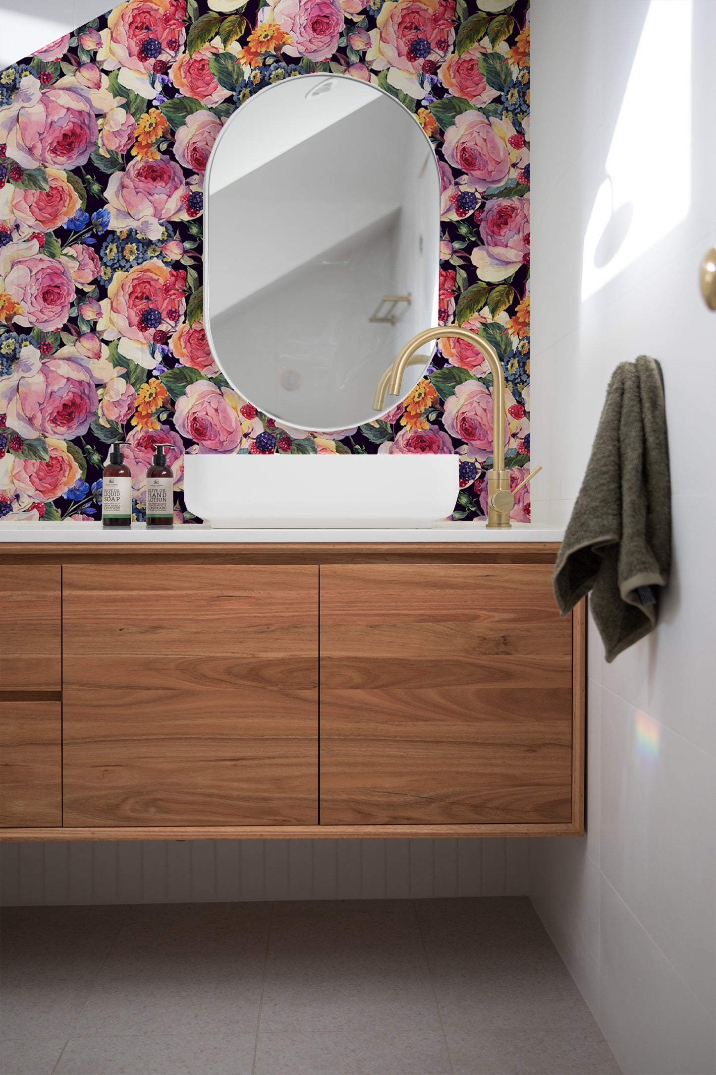 Rose print wallpaper in bathroom