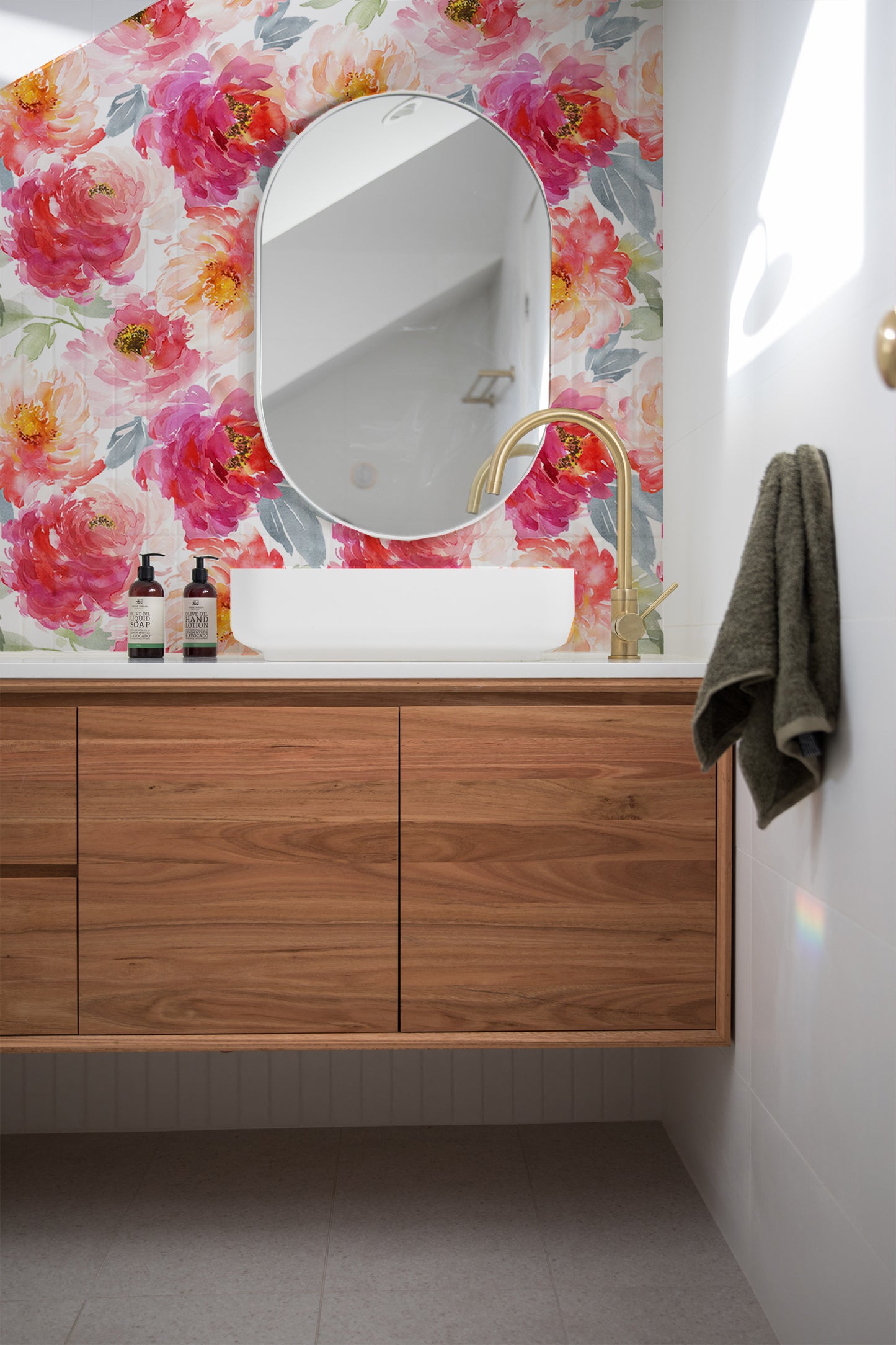 Watercolor magenta floral wallpaper in bathroom